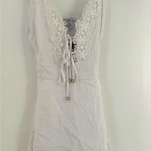 New white jumper. Never worn. Adjustable tied straps